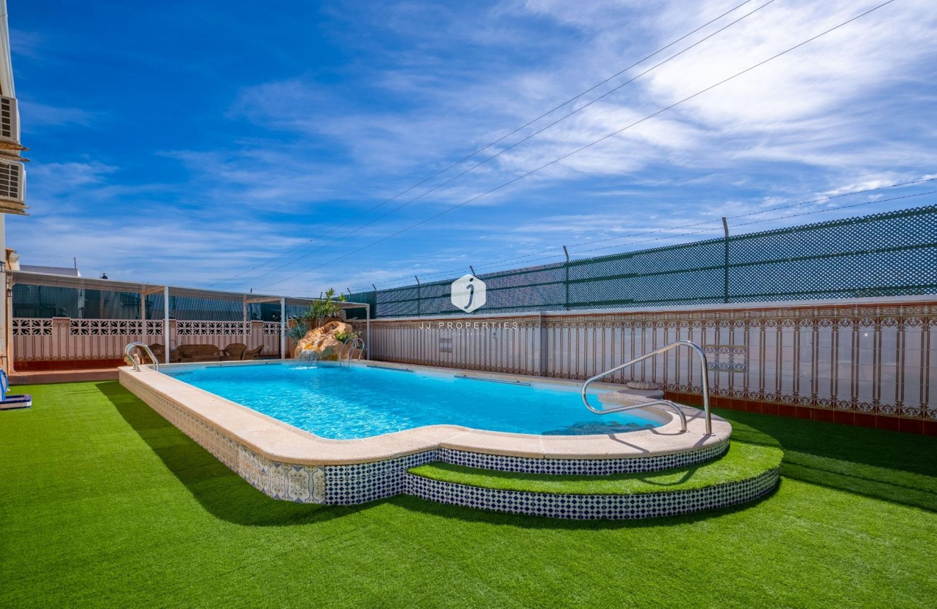 Resale - Villa -
Torrevieja - El chaparral