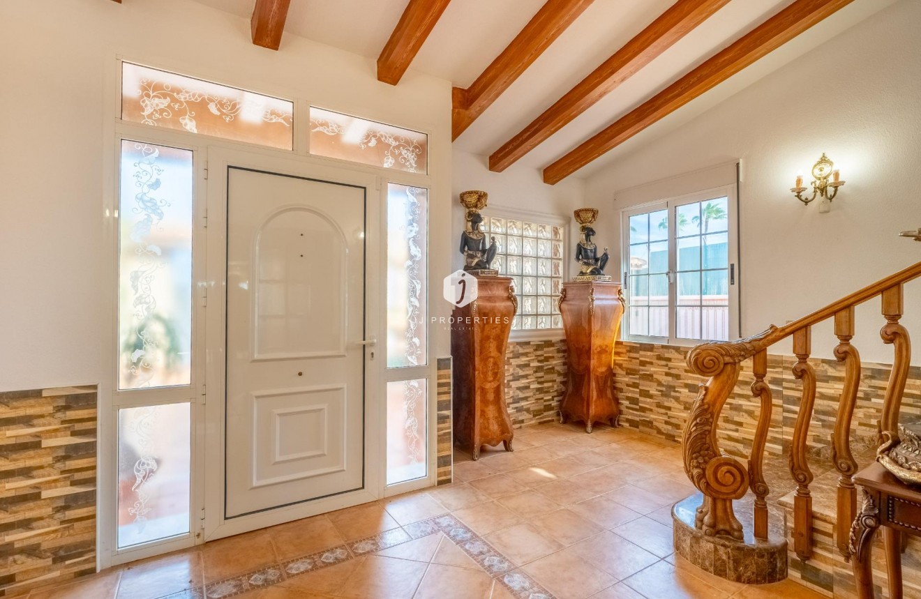 Resale - Villa -
Torrevieja - El chaparral