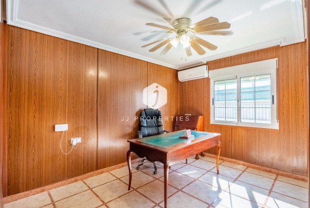 Resale - Villa -
Torrevieja - El chaparral
