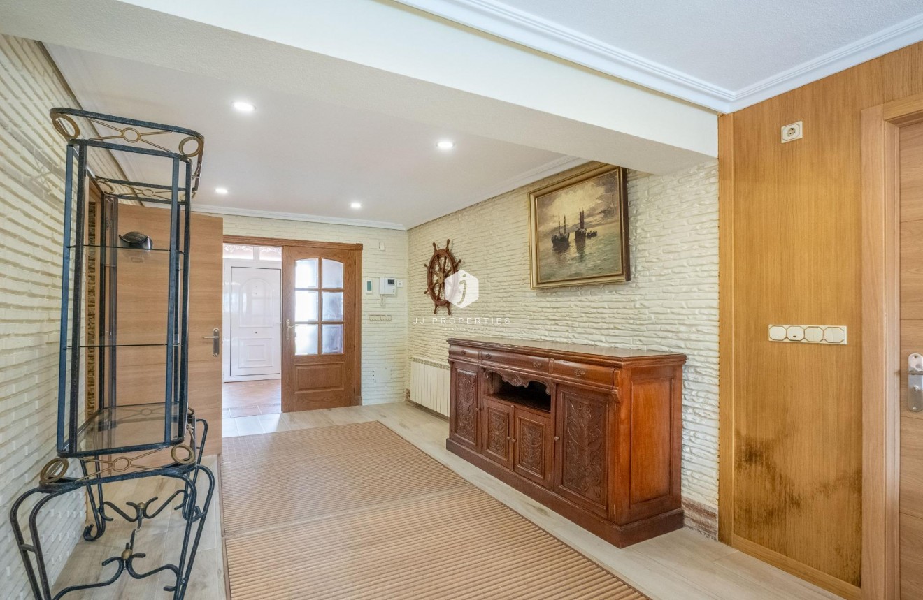 Resale - Villa -
Torrevieja - El chaparral