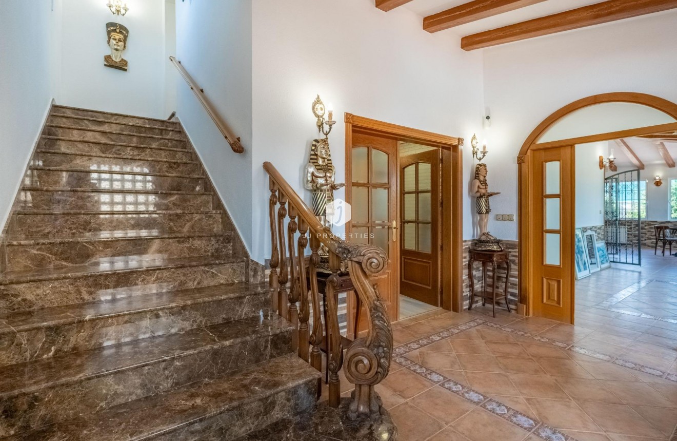 Resale - Villa -
Torrevieja - El chaparral