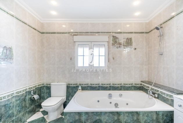Resale - Villa -
Torrevieja - El chaparral