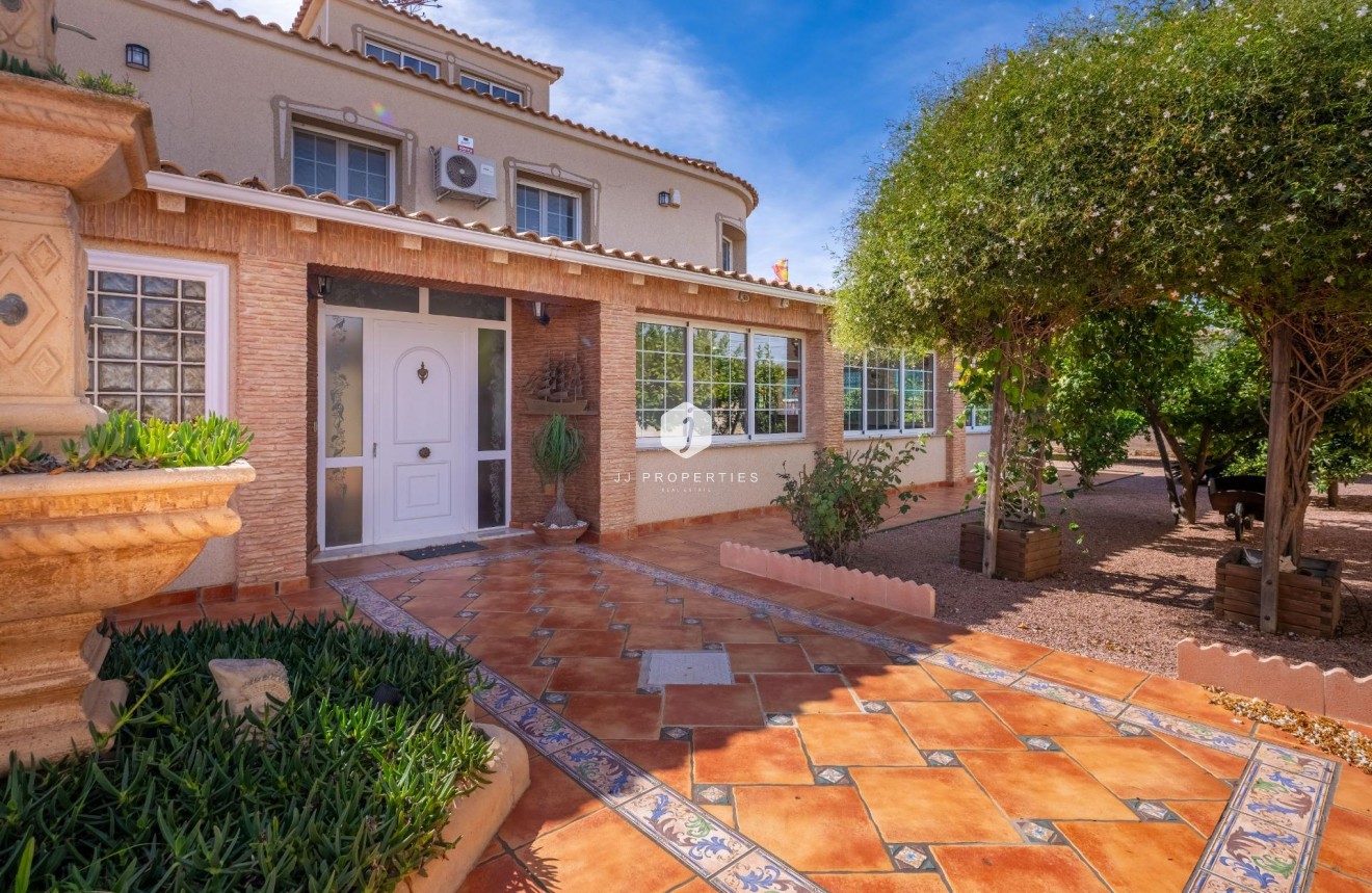 Resale - Villa -
Torrevieja - El chaparral