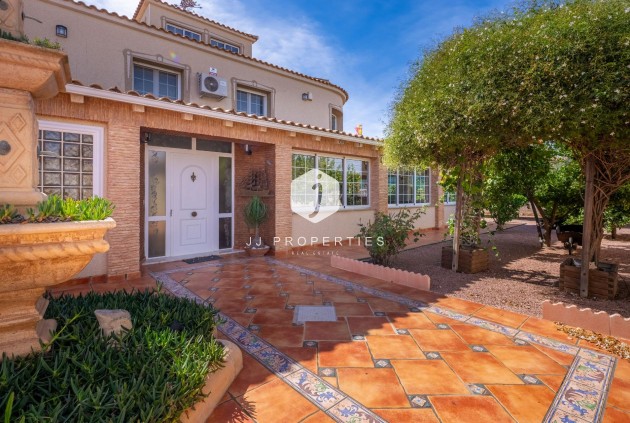 Resale - Villa -
Torrevieja - El chaparral