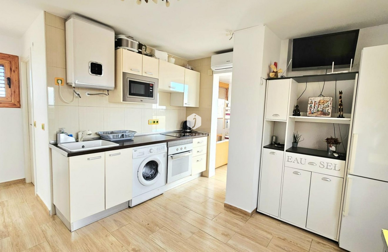Resale - Apartment / flat -
Torrevieja - Nueva Torrevieja