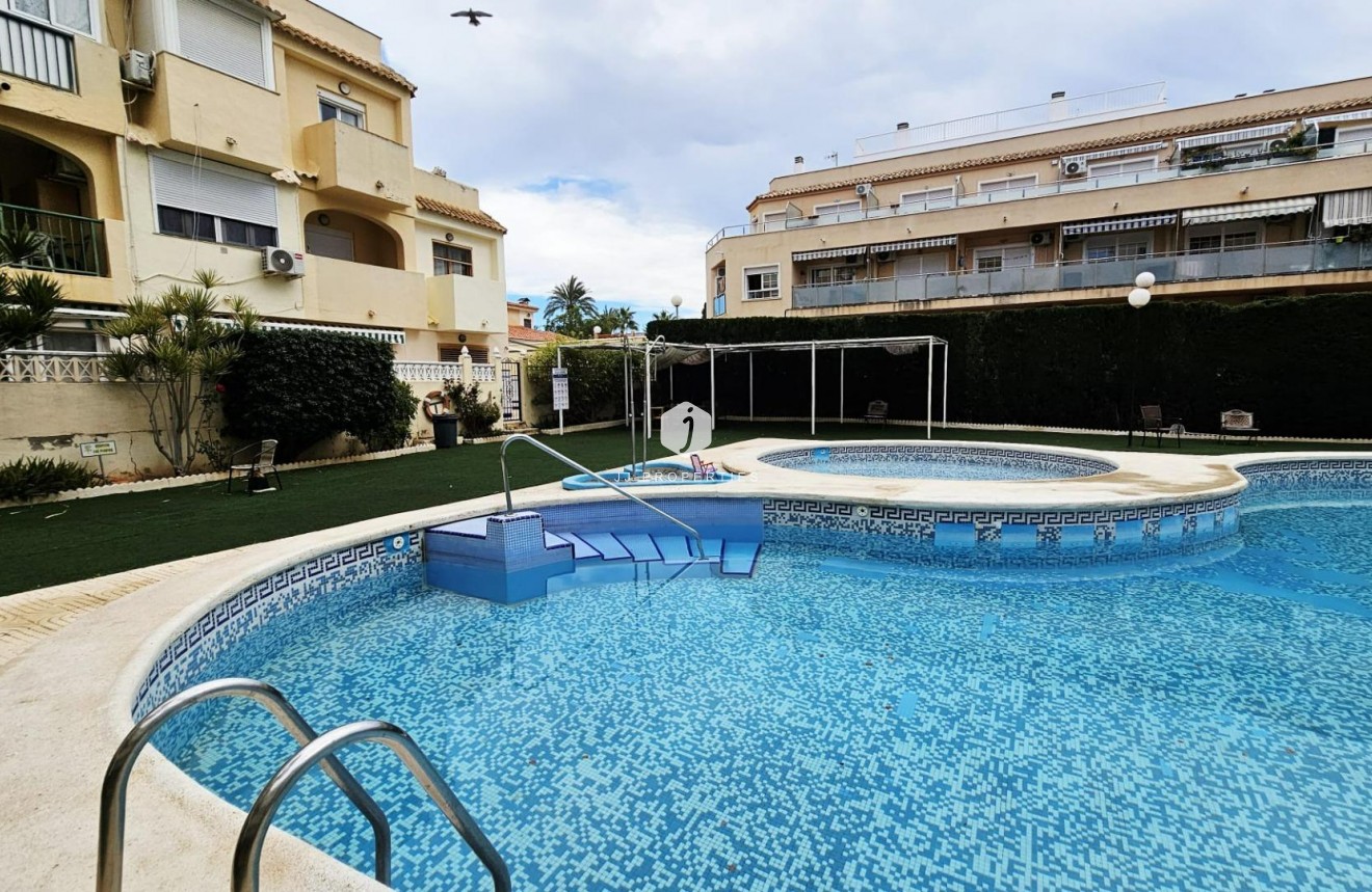Resale - Apartment / flat -
Torrevieja - Nueva Torrevieja