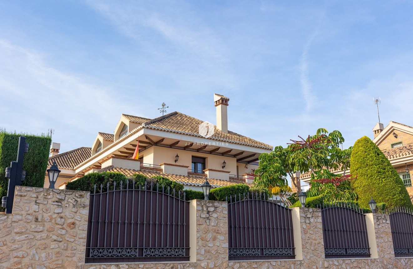 Resale - Villa -
Torrevieja - La veleta