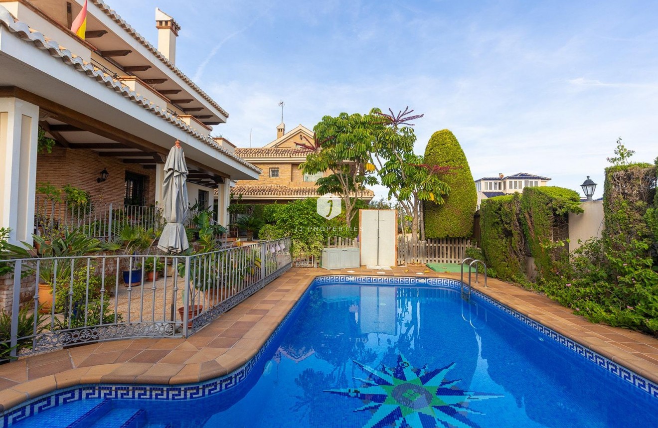 Resale - Villa -
Torrevieja - La veleta