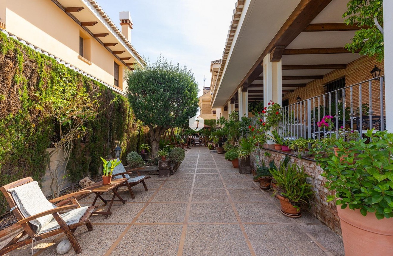 Resale - Villa -
Torrevieja - La veleta