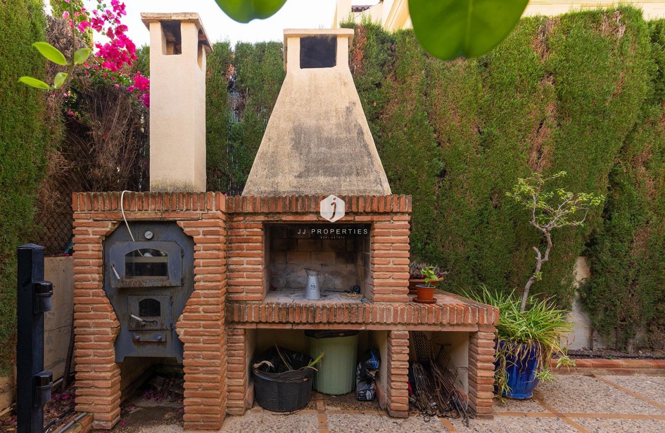 Resale - Villa -
Torrevieja - La veleta