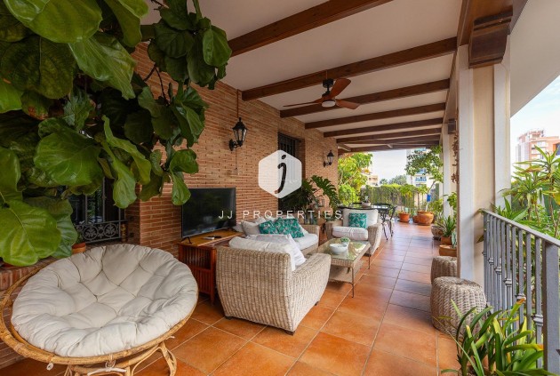 Resale - Villa -
Torrevieja - La veleta