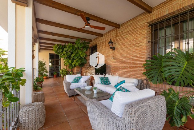 Resale - Villa -
Torrevieja - La veleta