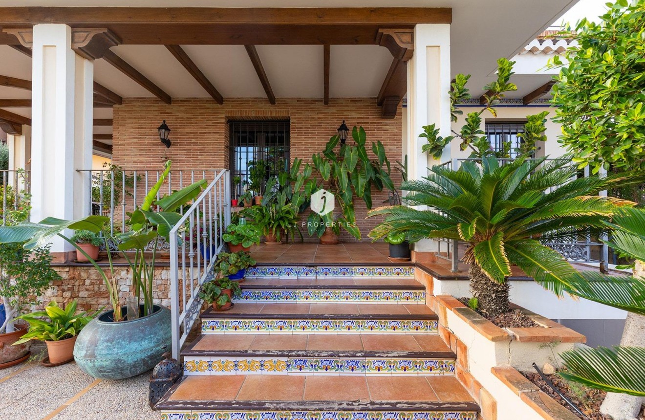 Resale - Villa -
Torrevieja - La veleta