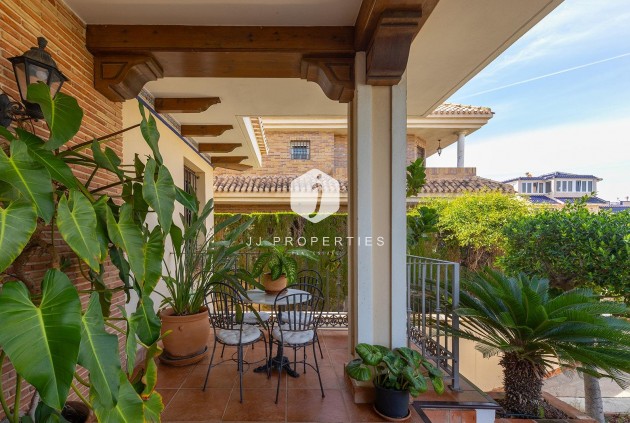 Resale - Villa -
Torrevieja - La veleta
