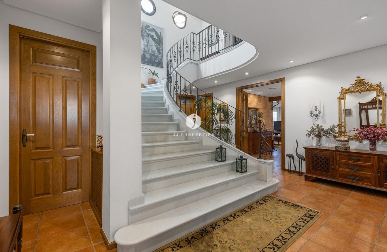 Resale - Villa -
Torrevieja - La veleta
