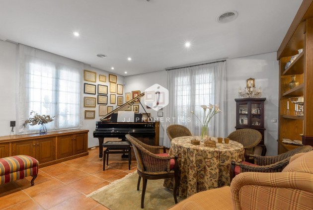 Resale - Villa -
Torrevieja - La veleta