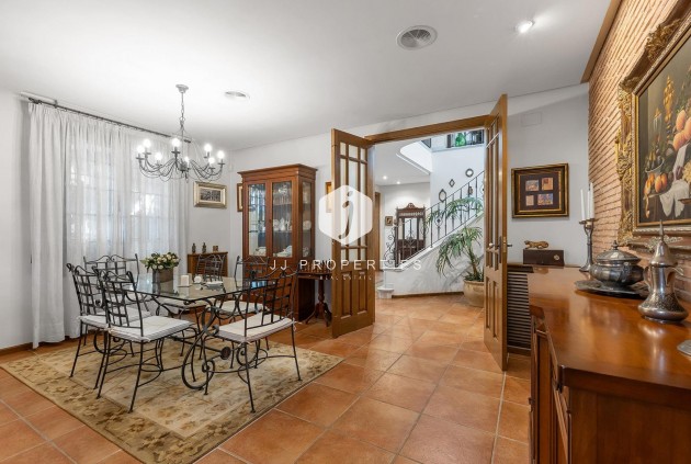 Resale - Villa -
Torrevieja - La veleta