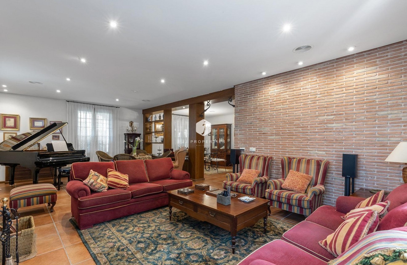 Resale - Villa -
Torrevieja - La veleta