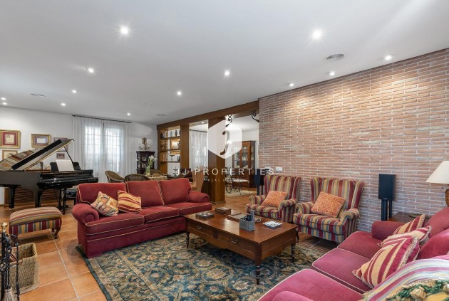 Resale - Villa -
Torrevieja - La veleta