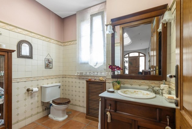 Resale - Villa -
Torrevieja - La veleta