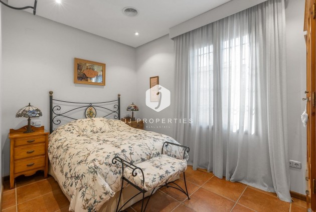 Resale - Villa -
Torrevieja - La veleta