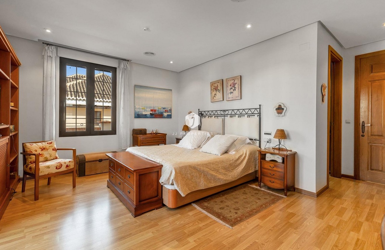 Resale - Villa -
Torrevieja - La veleta