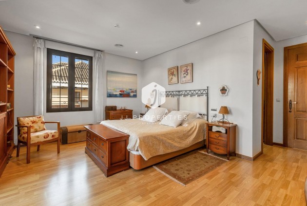 Resale - Villa -
Torrevieja - La veleta