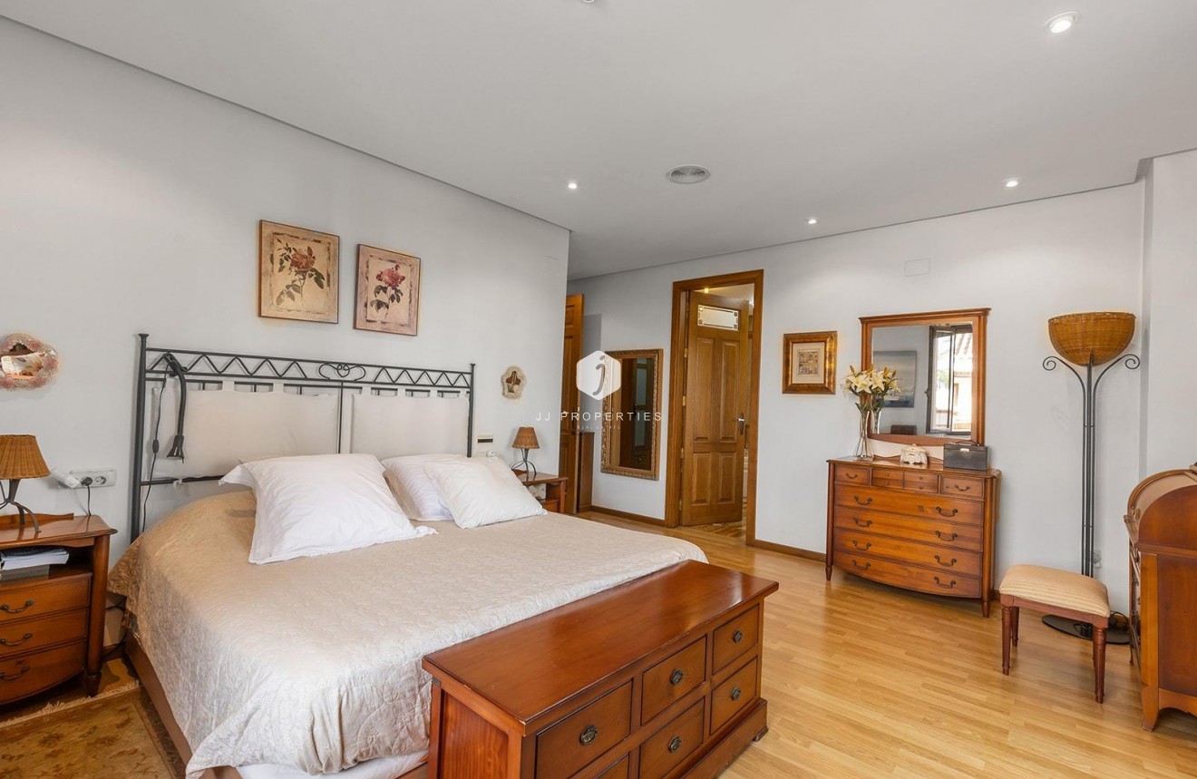 Resale - Villa -
Torrevieja - La veleta
