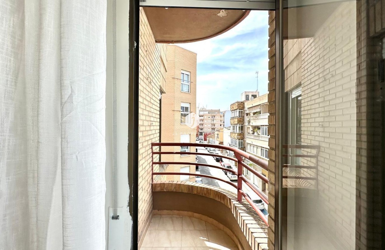 Z drugiej ręki - Mieszkanie w bloku -
Torrevieja - Centro