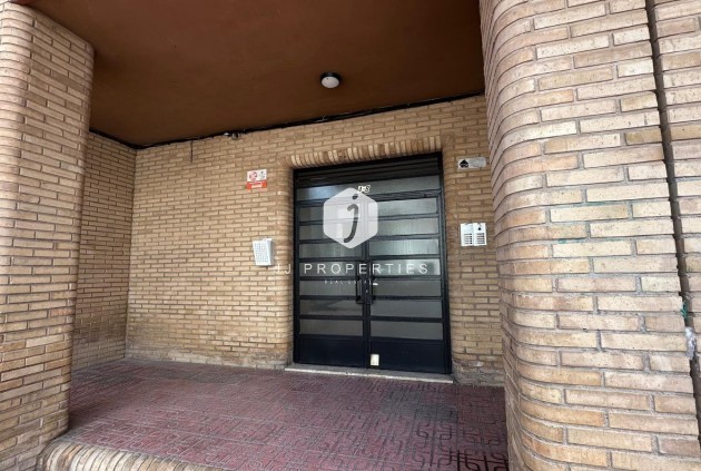 Z drugiej ręki - Mieszkanie w bloku -
Torrevieja - Centro
