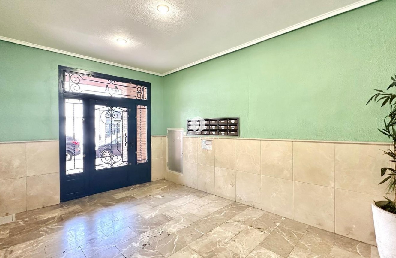 Z drugiej ręki - Mieszkanie w bloku -
Torrevieja - Centro