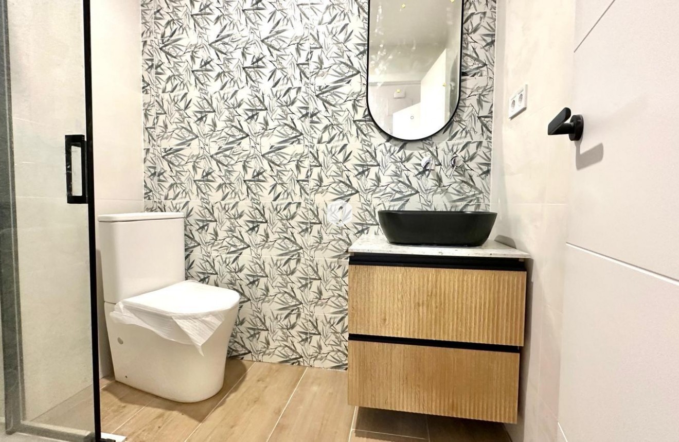 Z drugiej ręki - Mieszkanie w bloku -
Torrevieja - Centro