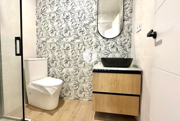 Z drugiej ręki - Mieszkanie w bloku -
Torrevieja - Centro