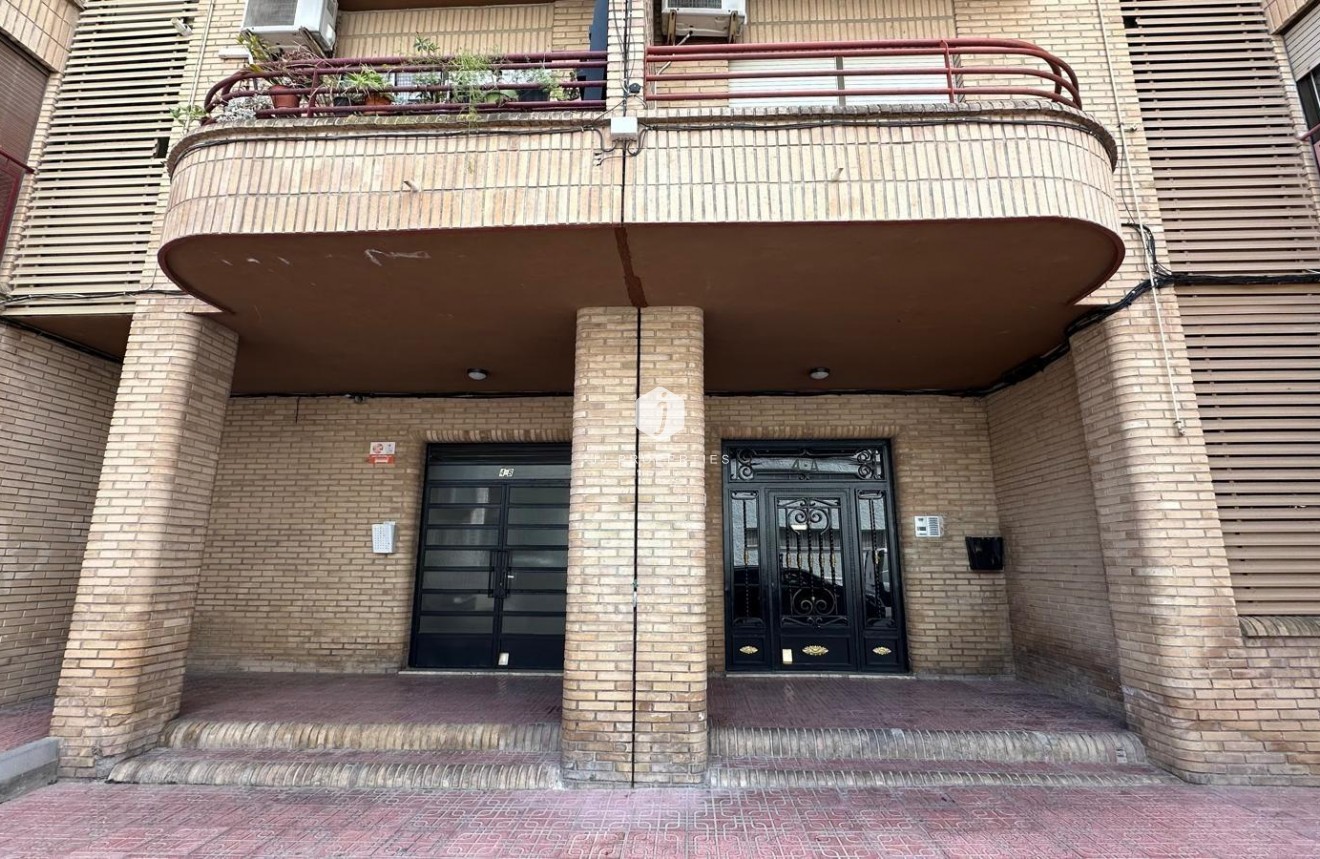 Z drugiej ręki - Mieszkanie w bloku -
Torrevieja - Centro