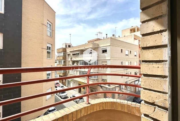 Z drugiej ręki - Mieszkanie w bloku -
Torrevieja - Centro