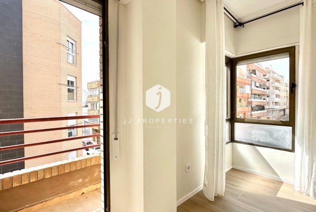 Z drugiej ręki - Mieszkanie w bloku -
Torrevieja - Centro