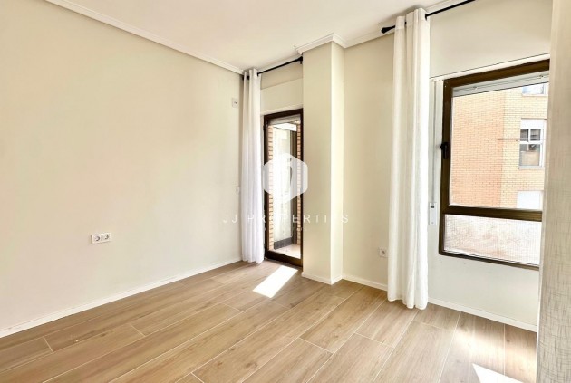 Z drugiej ręki - Mieszkanie w bloku -
Torrevieja - Centro