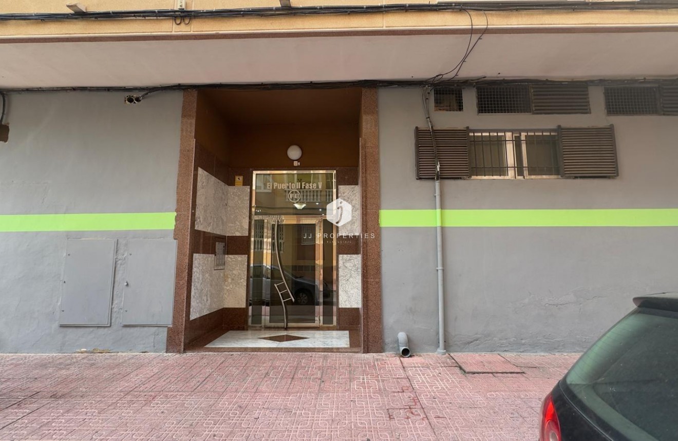 Resale - Apartment / flat -
Torrevieja - Centro