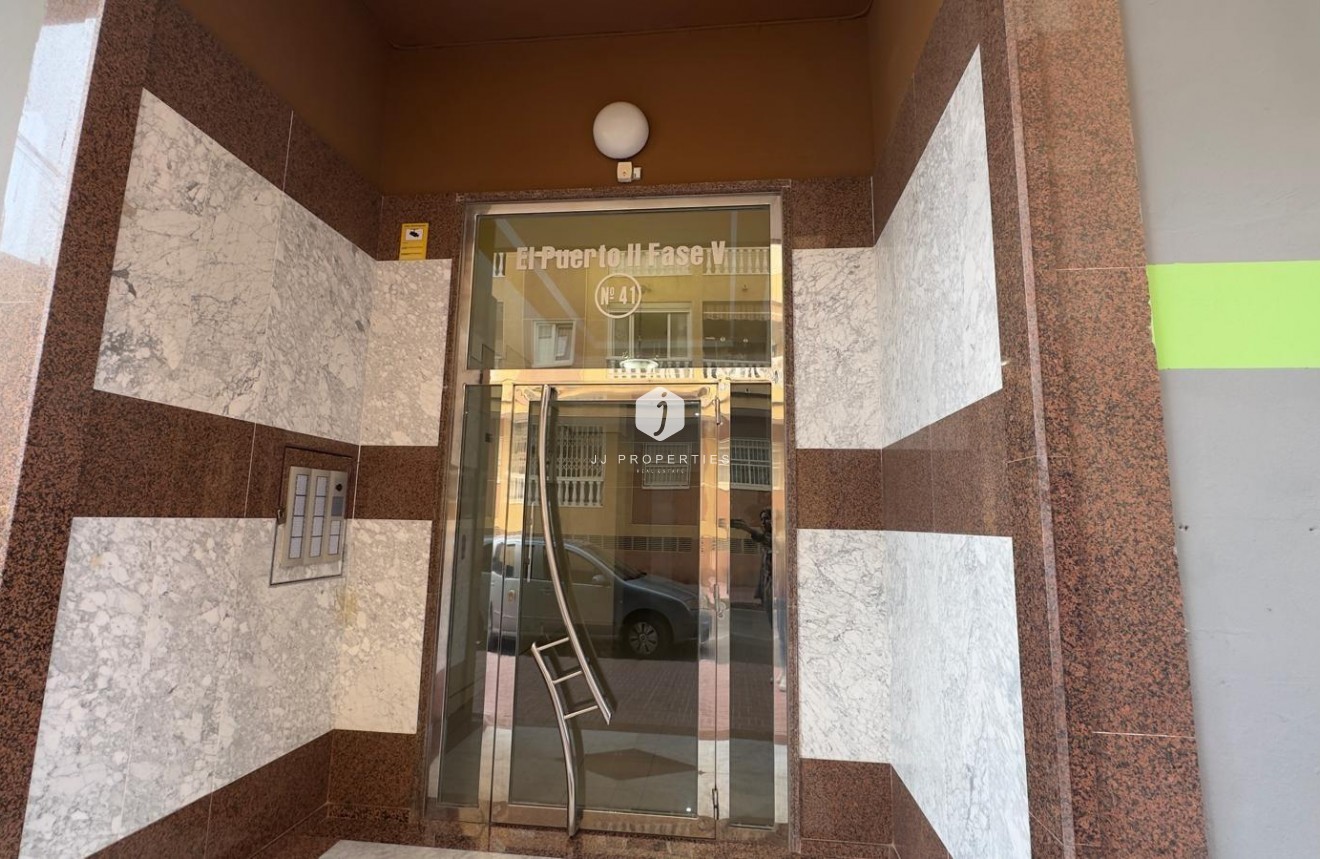 Resale - Apartment / flat -
Torrevieja - Centro