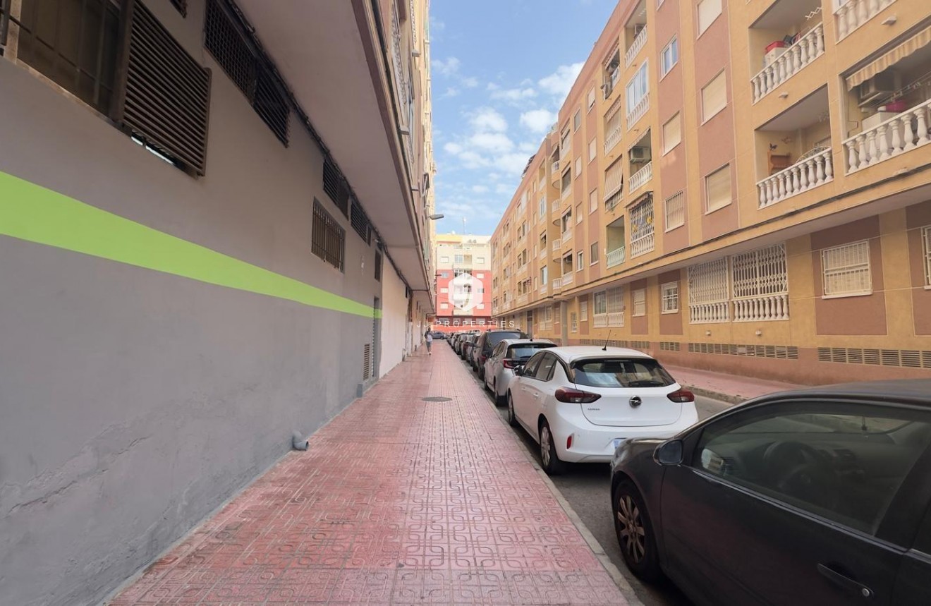 Resale - Apartment / flat -
Torrevieja - Centro