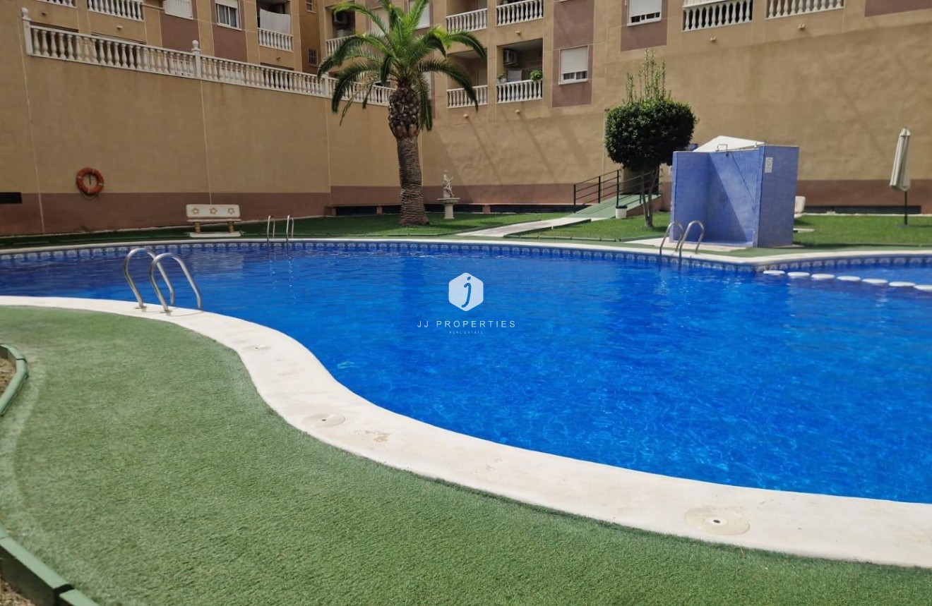 Resale - Apartment / flat -
Torrevieja - Centro