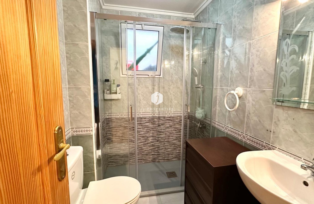 Resale - Apartment / flat -
Torrevieja - Centro