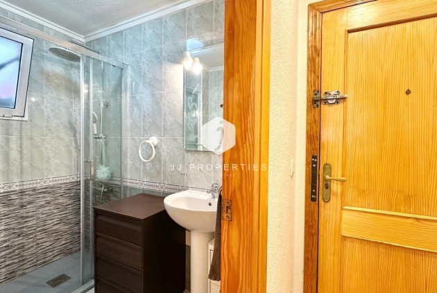 Resale - Apartment / flat -
Torrevieja - Centro