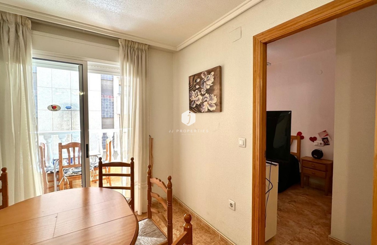 Resale - Apartment / flat -
Torrevieja - Centro