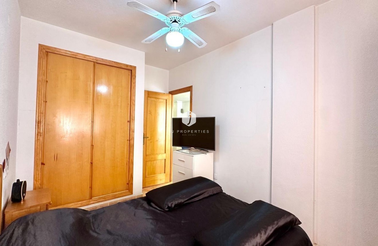 Resale - Apartment / flat -
Torrevieja - Centro