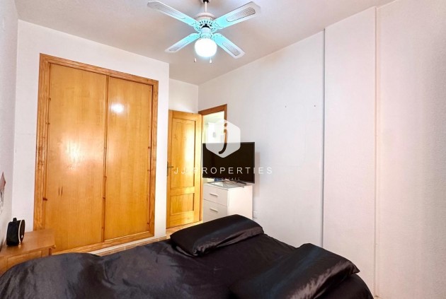 Resale - Apartment / flat -
Torrevieja - Centro