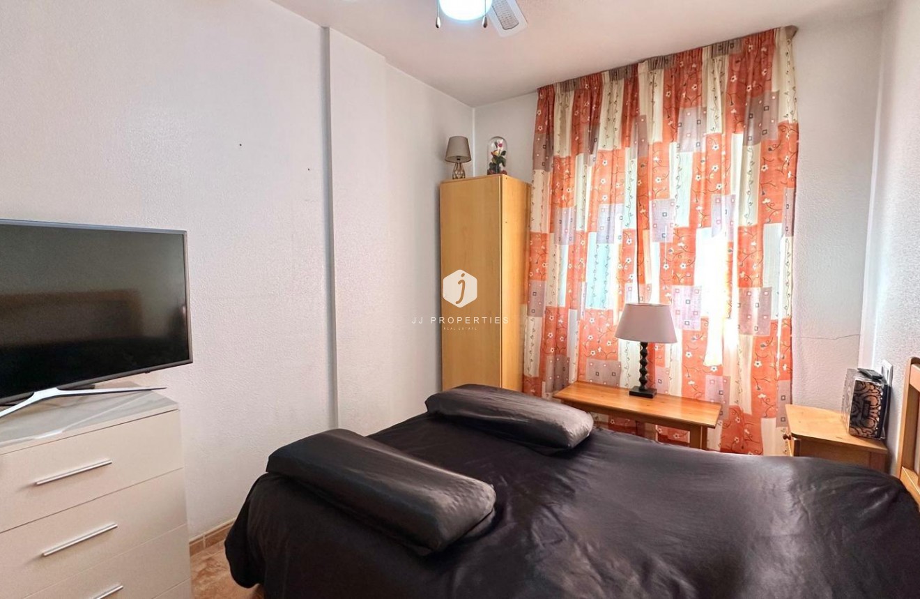 Resale - Apartment / flat -
Torrevieja - Centro