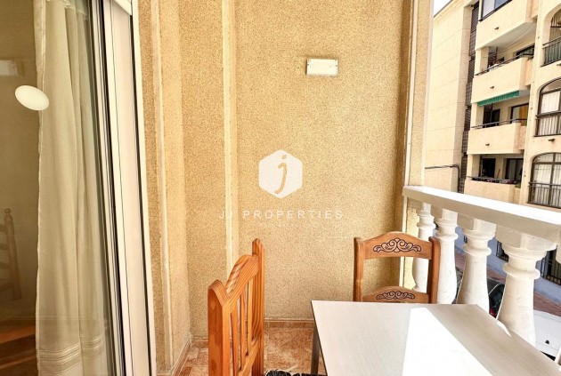 Resale - Apartment / flat -
Torrevieja - Centro