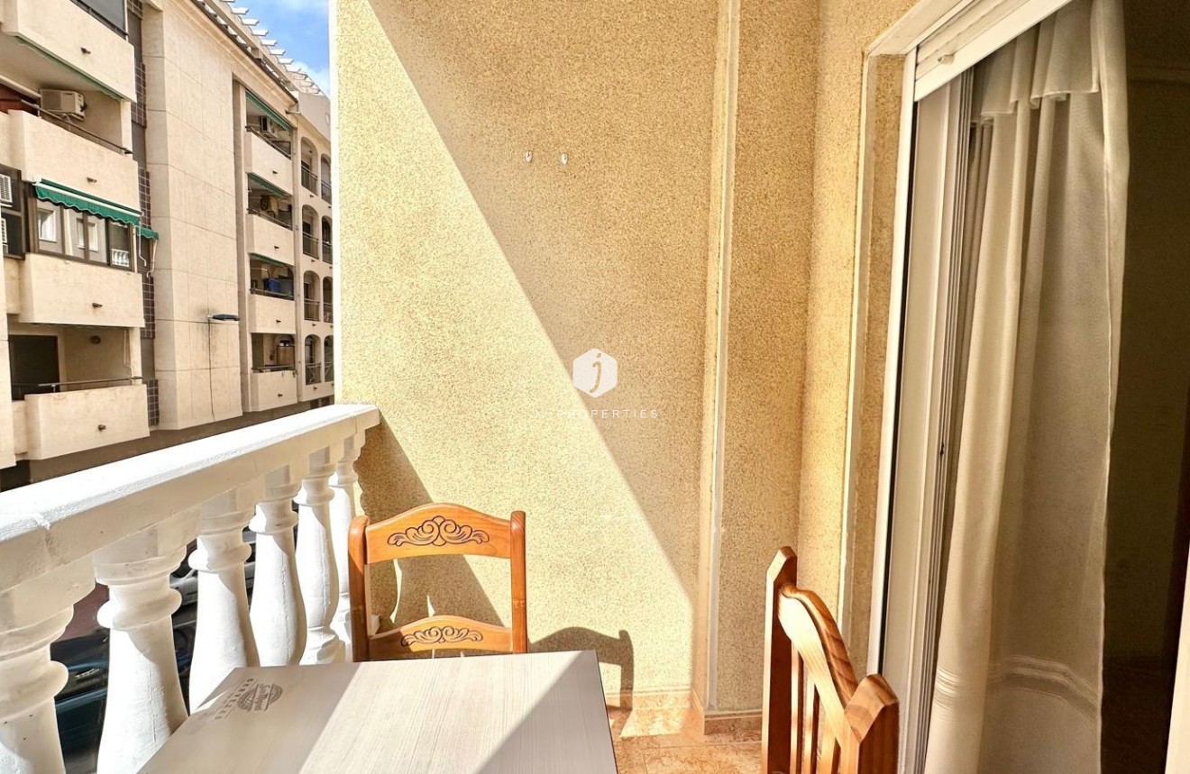 Resale - Apartment / flat -
Torrevieja - Centro