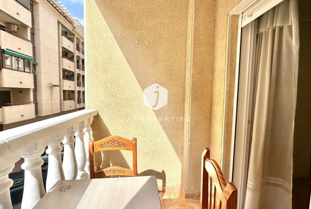 Resale - Apartment / flat -
Torrevieja - Centro